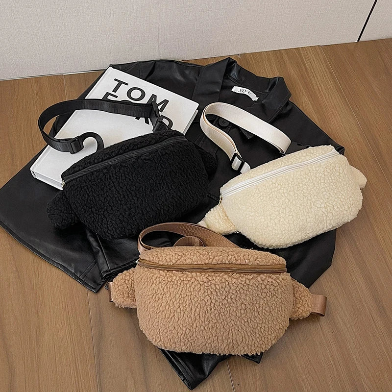 Sac banane femme en fausse fourrure effet mouton, trois coloris