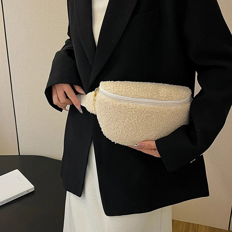 Sac banane femme en fausse fourrure effet mouton, trois coloris