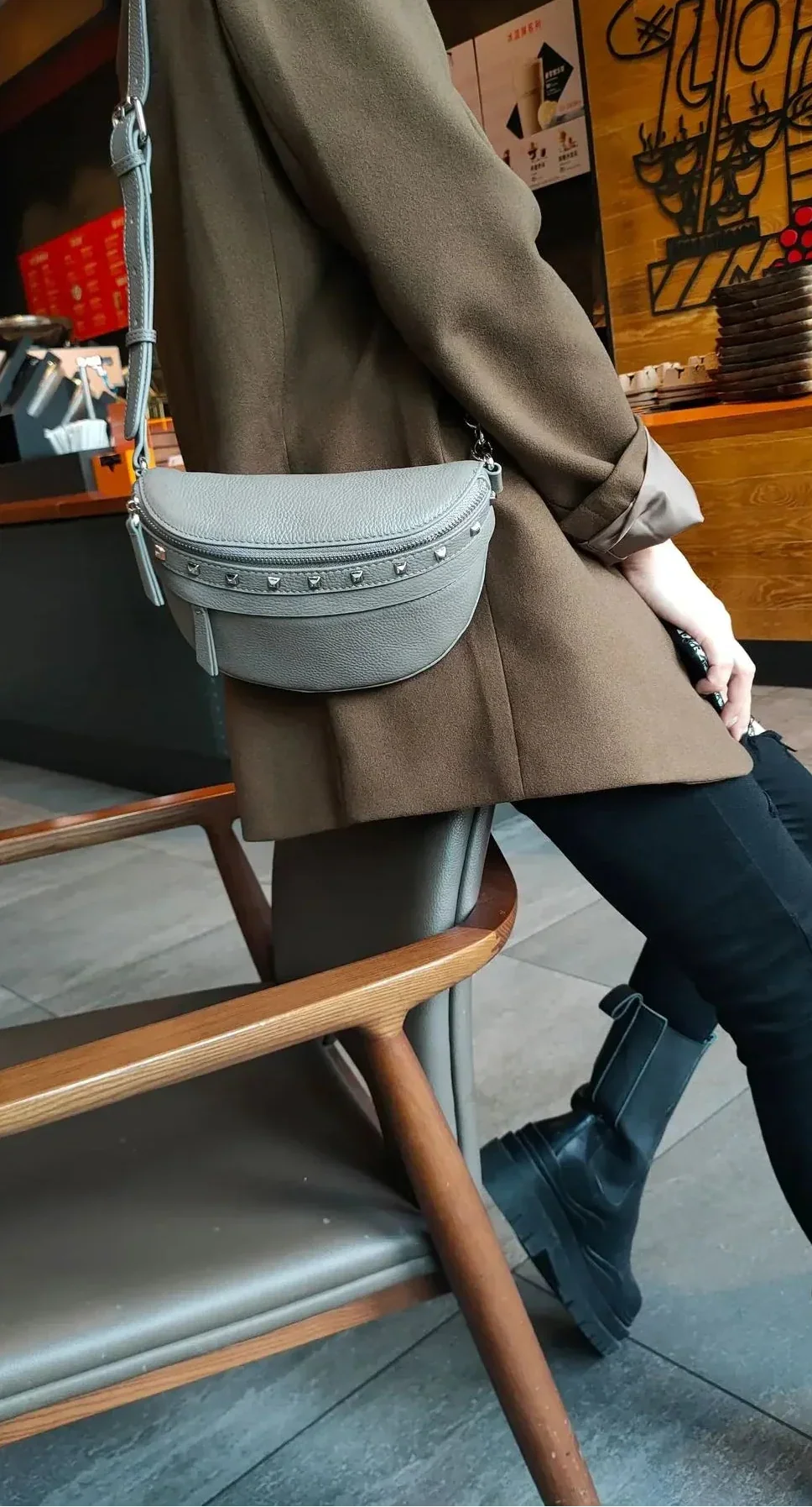 Sac banane femme en cuir fendu, fermeture zippée dorée