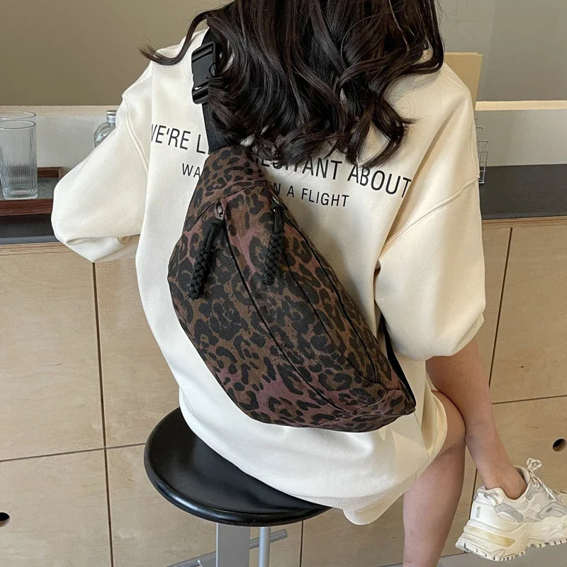 Sac banane femme imprimé léopard en toile, deux poches zippées