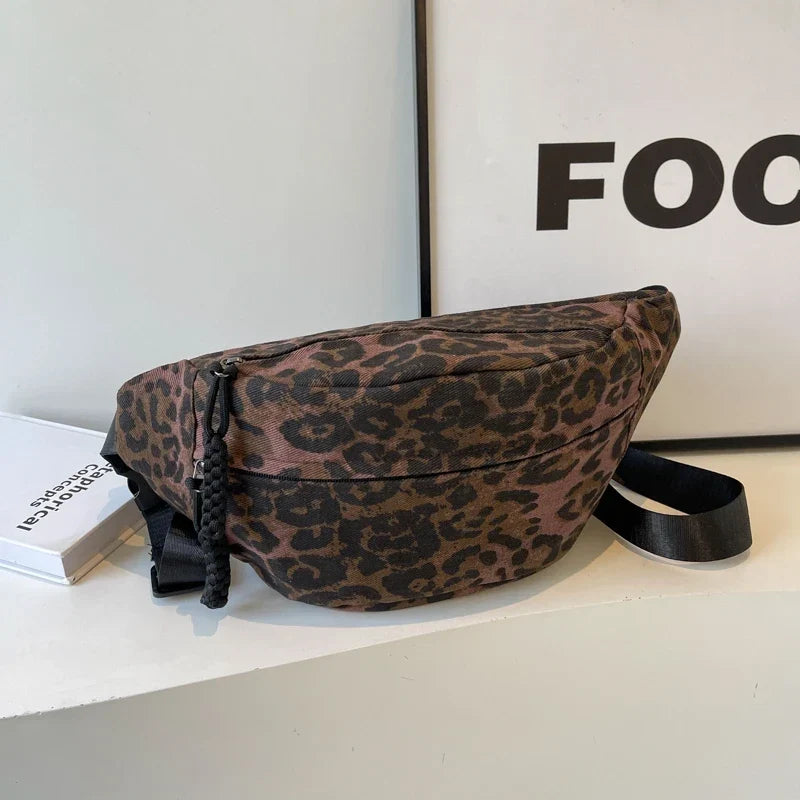 Sac banane femme imprimé léopard en toile, deux poches zippées, marron foncé