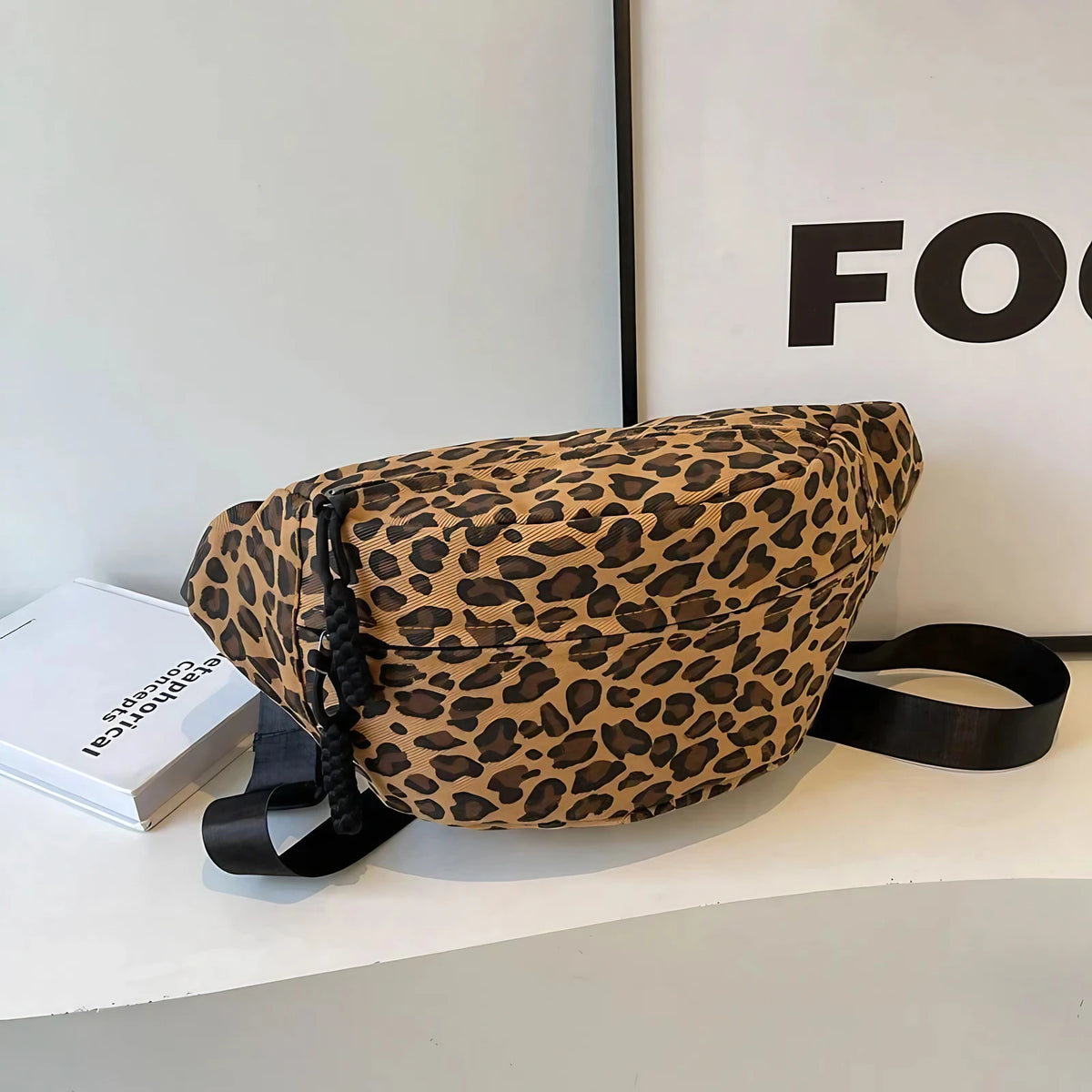 Sac banane femme imprimé léopard en toile, deux poches zippées, marron clair