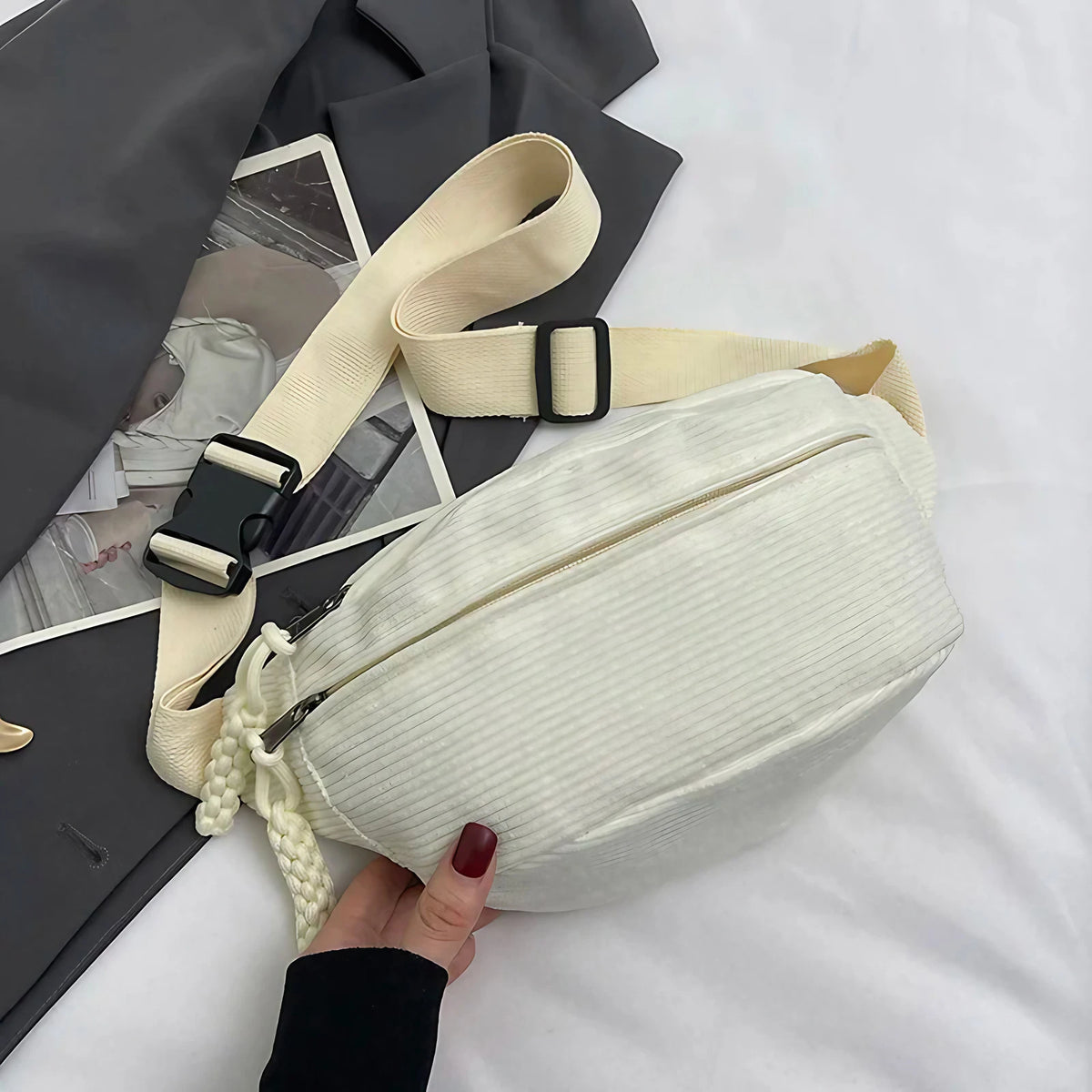 Sac banane femme en velours côtelé, trois poches zippées, ivoire