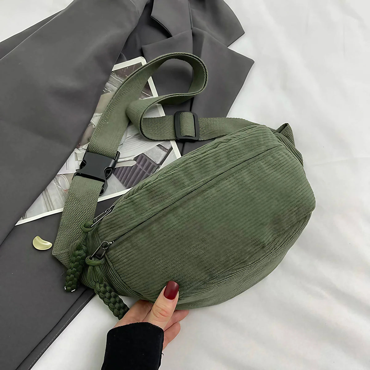 Sac banane femme en velours côtelé, trois poches zippées, vert