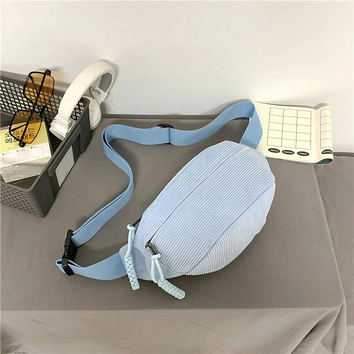 Sac banane femme en velours côtelé, trois poches zippées, bleu