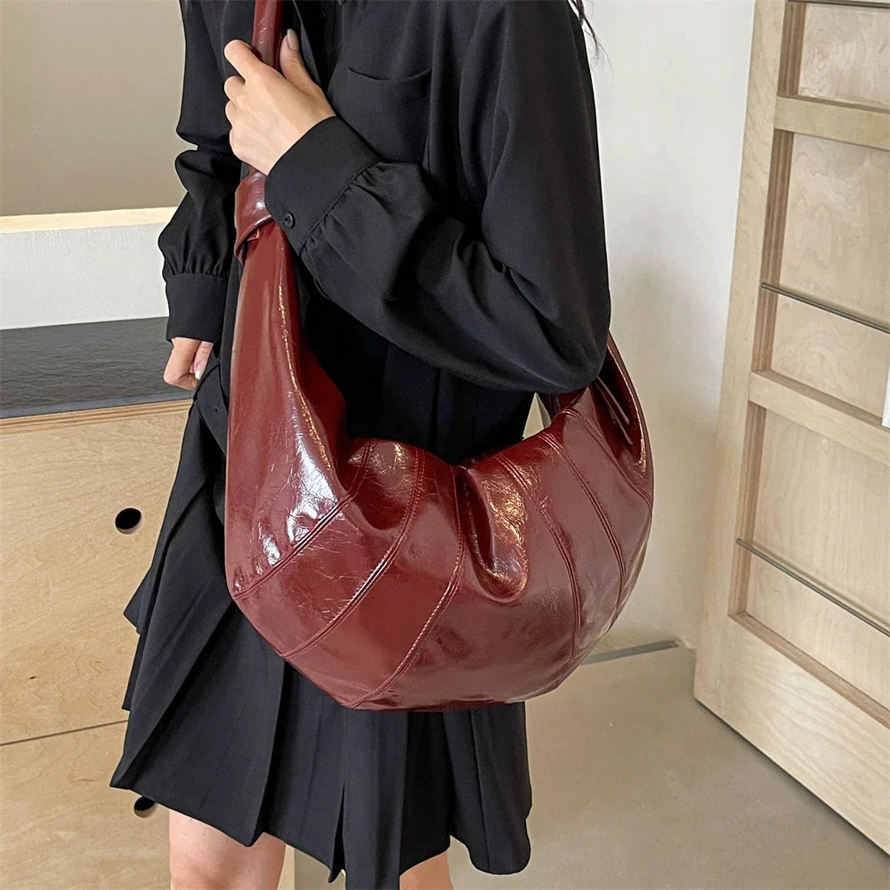 Grand sac banane femme en similicuir, forme croissant