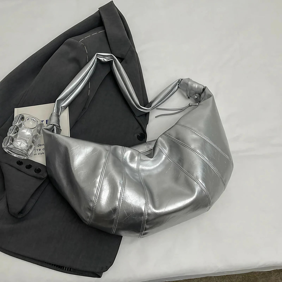 Grand sac banane femme en similicuir, forme croissant, argenté