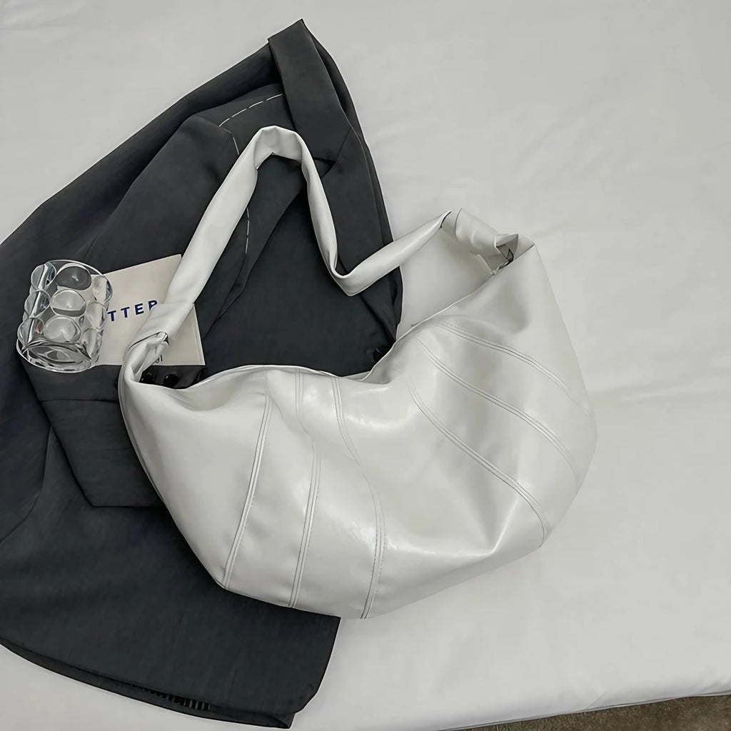 Grand sac banane femme en similicuir, forme croissant, crème