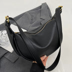 Sac banane femme en similicuir grainé, forme arrondie, trois coloris