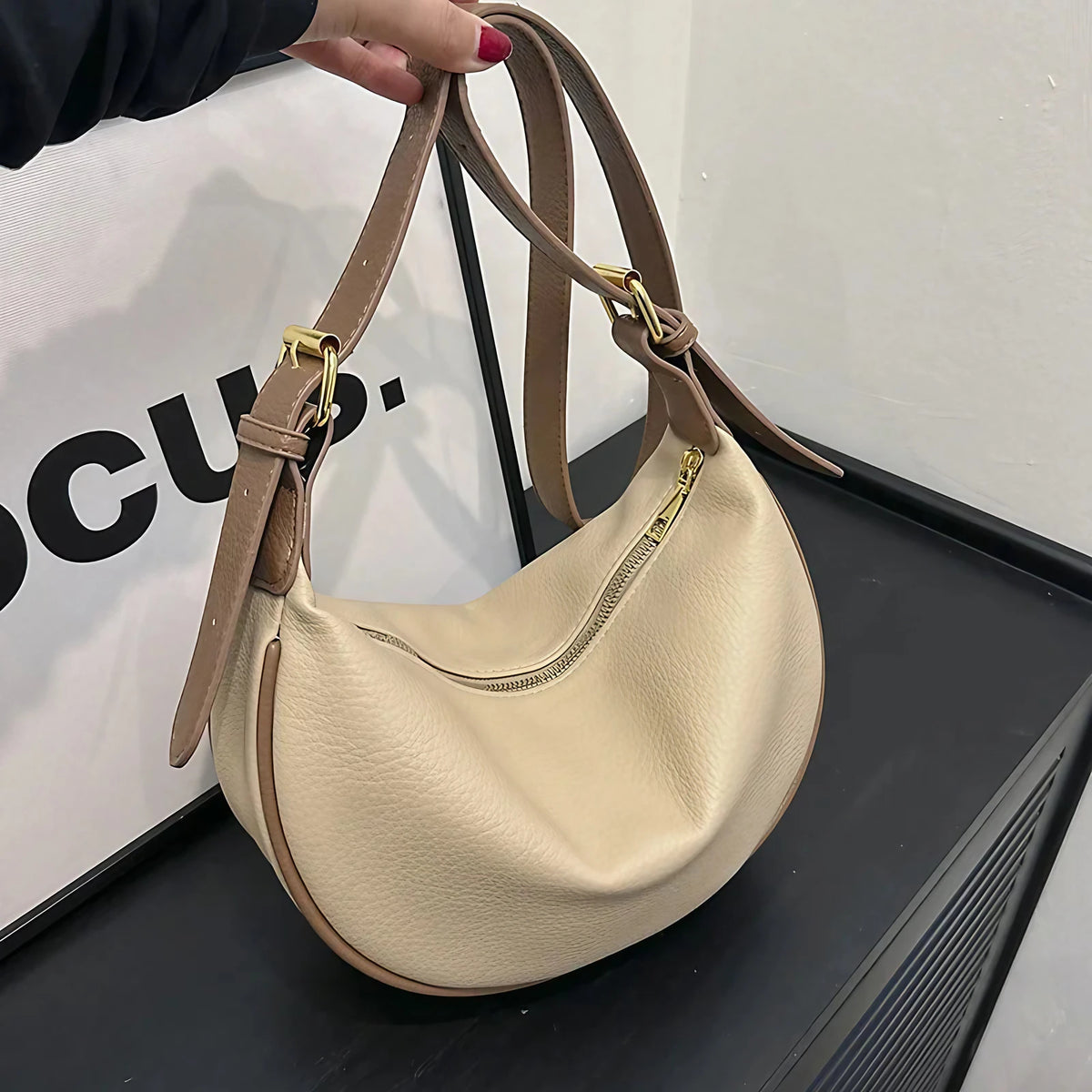 Sac banane femme en similicuir grainé, forme arrondie, trois coloris, beige