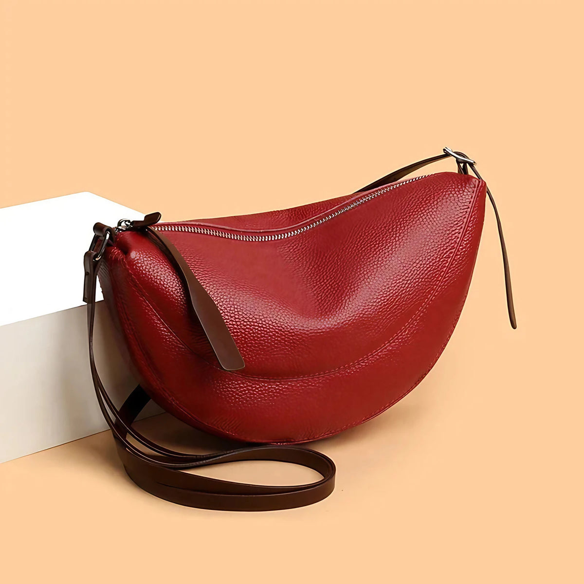 Sac banane femme en similicuir grainé, forme demi-lune, rouge