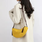 Sac banane femme en similicuir grainé, forme demi-lune