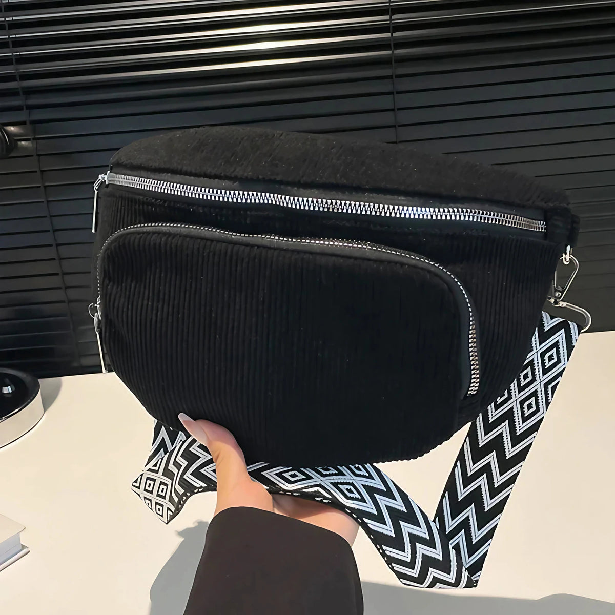 Sac banane femme en velours côtelé, sangle large réglable, noir