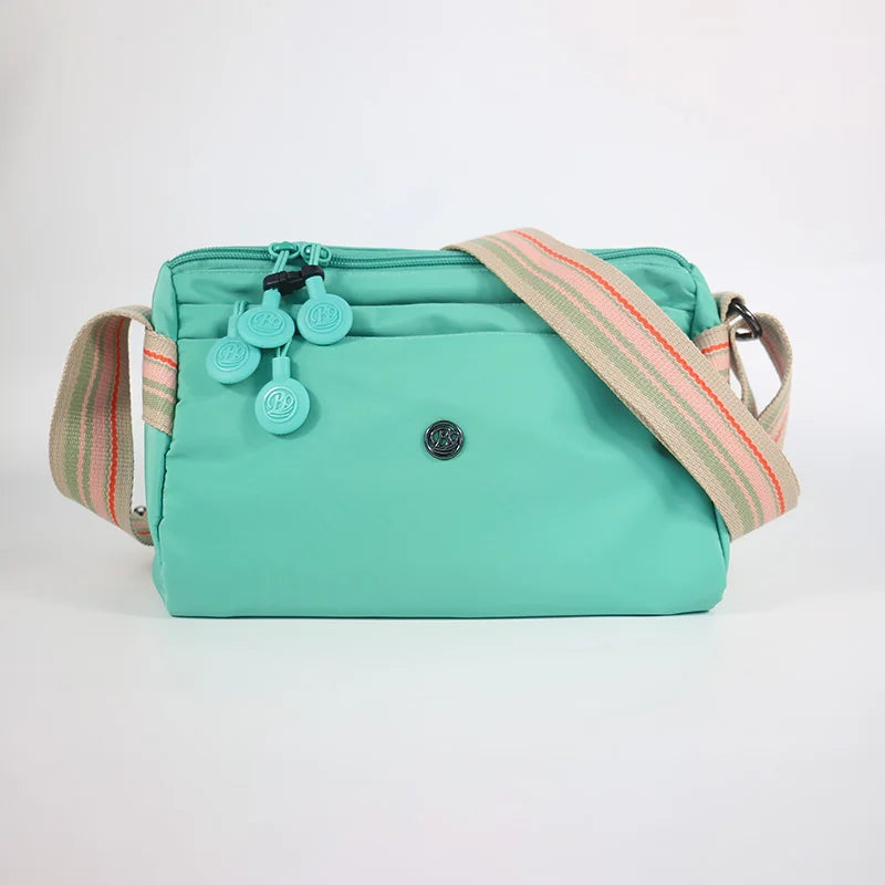 Sac banane femme en nylon imperméable, quatre poches zippées, turquoise