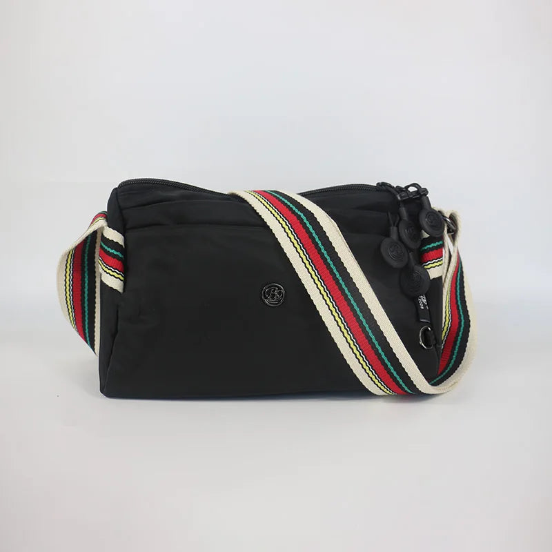 Sac banane femme en nylon imperméable, quatre poches zippées, noir
