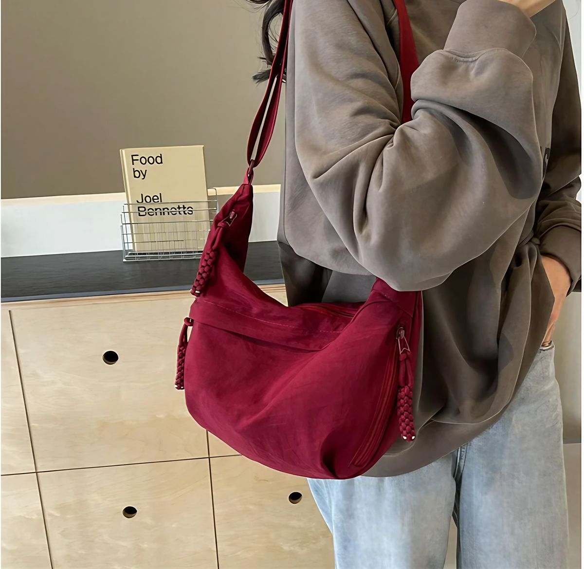 Grand sac banane femme, cinq poches dont quatre zippées, rouge foncé