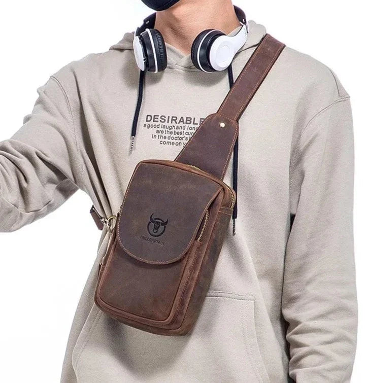 Sac banane homme en cuir marron, poche téléphone et zip