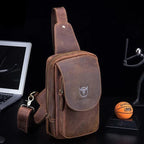 Sac banane homme en cuir marron, poche téléphone et zip