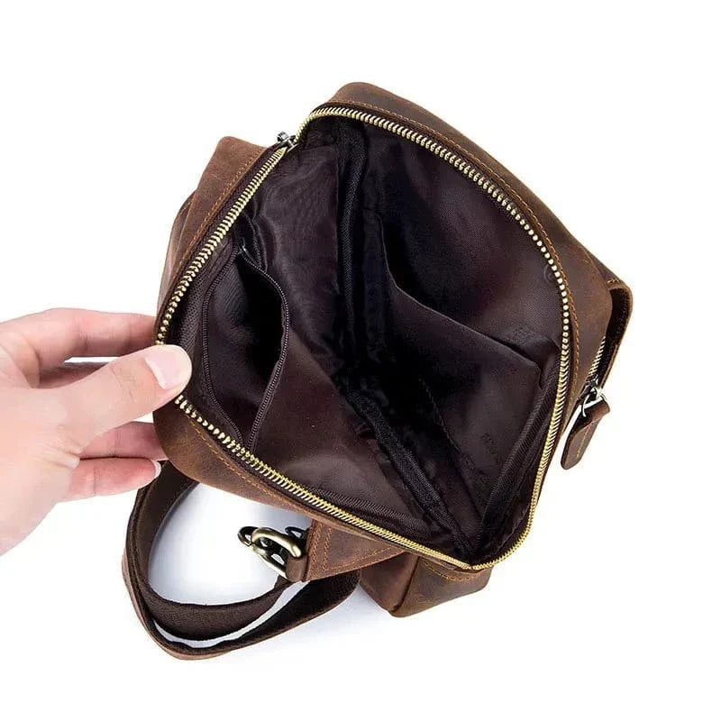 Sac banane homme en cuir marron, poche téléphone et zip