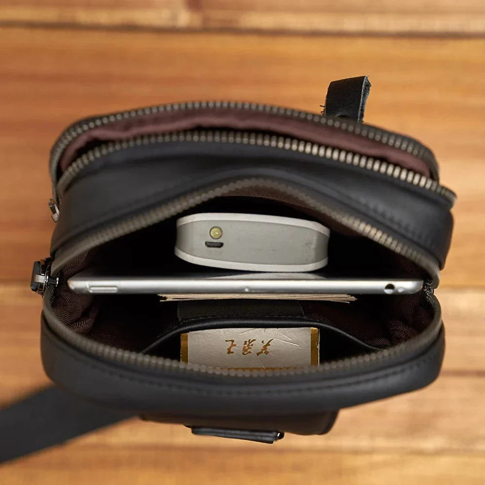 Sac banane homme en cuir noir, trois poches, allure rétro