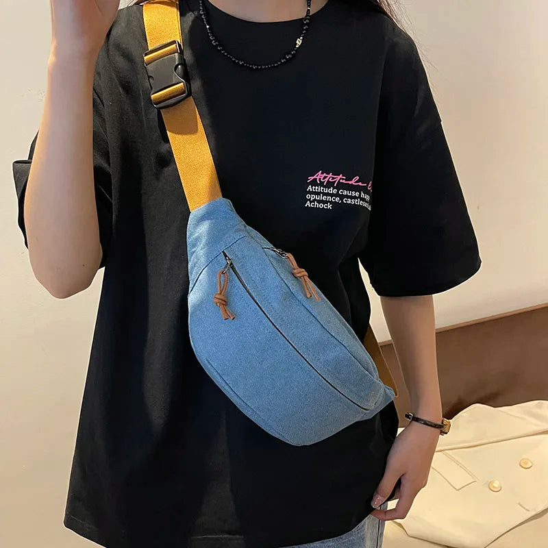 Sac banane en jean mixte, trois poches zippées