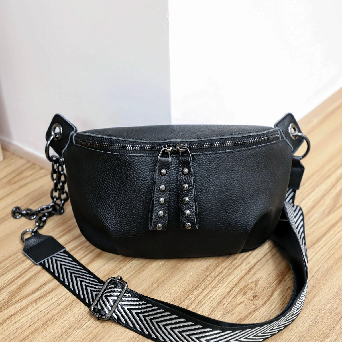 Sac banane femme noir, sangle large à motifs flèche, 23 x 13 cm, noir