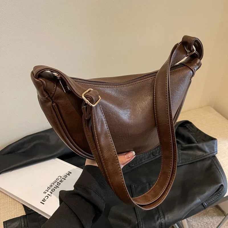 Sac banane femme de forme arrondie, café ou marron clair