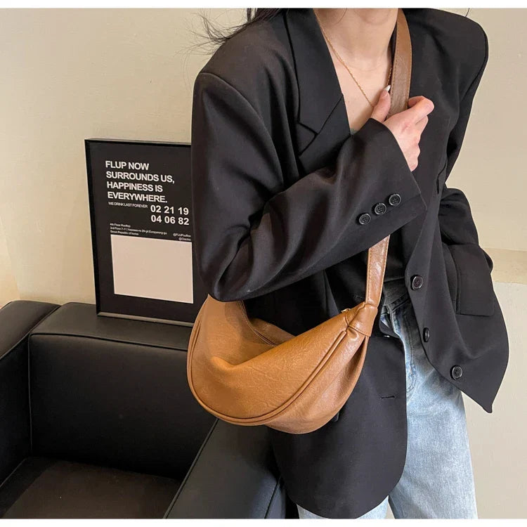 Sac banane femme de forme arrondie, café ou marron clair
