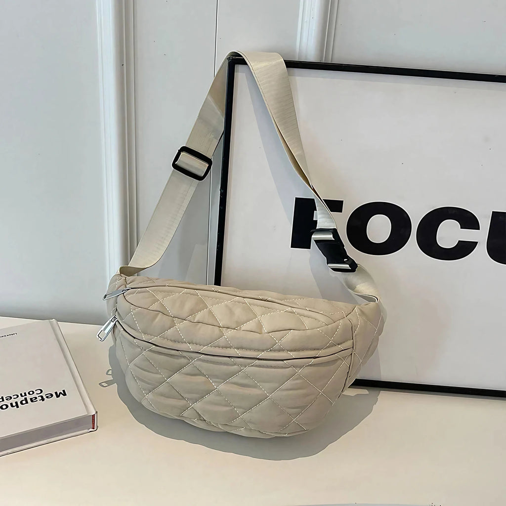 Sac banane femme matelassé en nylon, trois poches zippées, blanc cassé