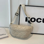 Sac banane femme matelassé en nylon, trois poches zippées, blanc cassé