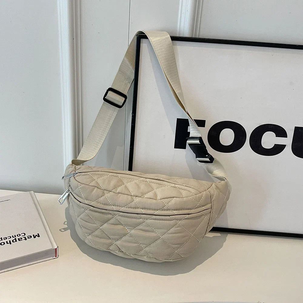 Sac banane femme matelassé en nylon, trois poches zippées, blanc cassé