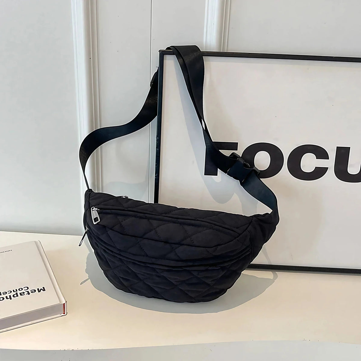 Sac banane femme matelassé en nylon, trois poches zippées, noir