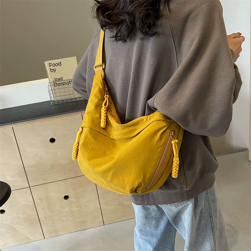Sac banane oversize femme en nylon, forme demi-lune, 31 x 20 cm