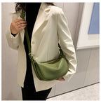 Sac banane vert femme en similicuir grainé, zip doré