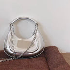 Sac bandoulière argenté demi-lune, anse et chaîne à maillons