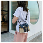 Petit sac carré femme à rabat et loquet, bandoulière amovible