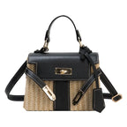 Petit sac carré femme à rabat et loquet, bandoulière amovible, noir