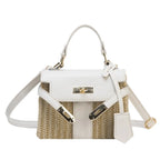 Petit sac carré femme à rabat et loquet, bandoulière amovible, blanc