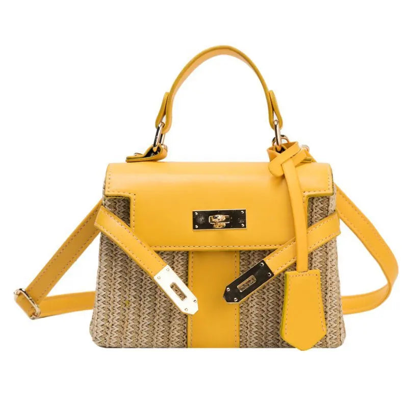 Petit sac carré femme à rabat et loquet, bandoulière amovible, jaune