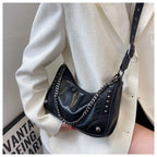 Sac besace femme clouté noir, bandoulière réglable