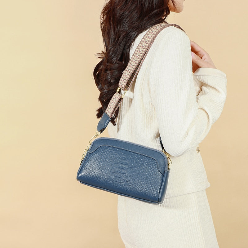 Sac effet croco femme, large bandoulière à motif baroque