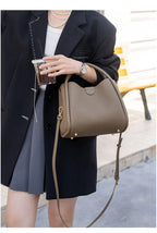 Sac bandoulière femme en cuir grainé, trois compartiments