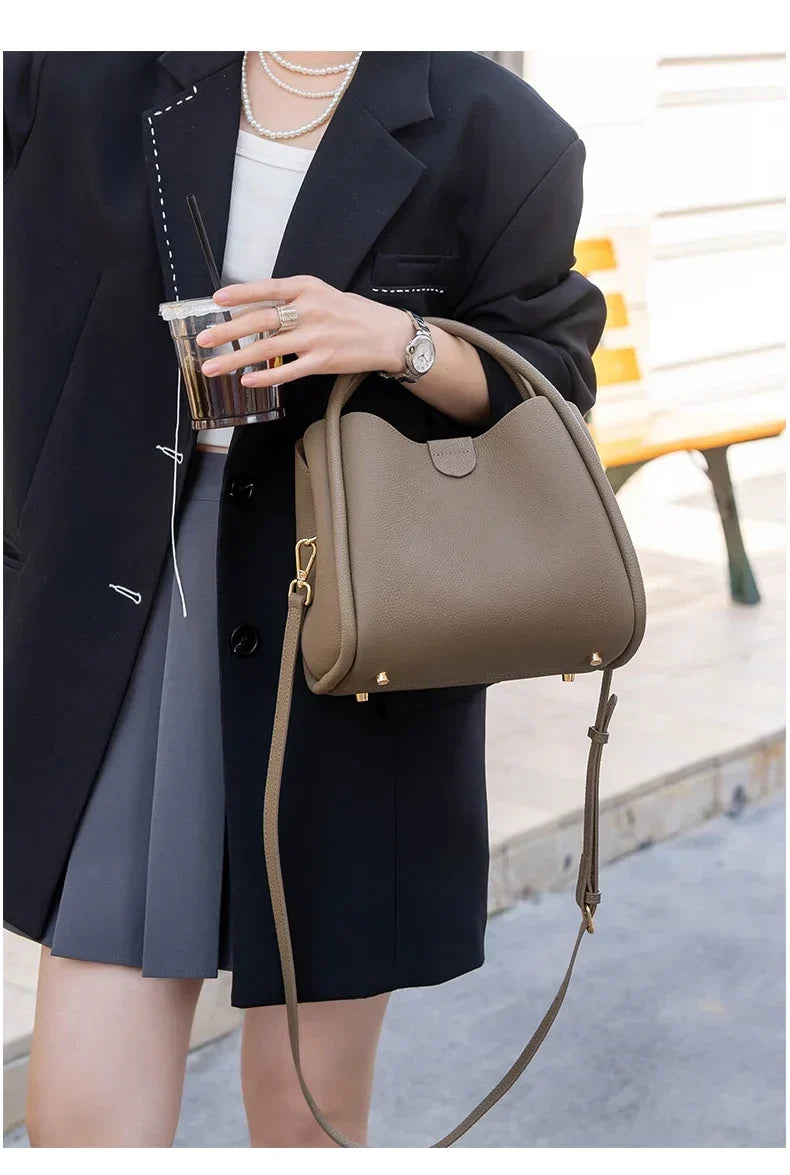 Sac bandoulière femme en cuir grainé, trois compartiments