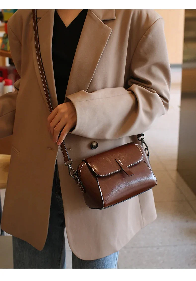 Petit sac bandoulière femme en similicuir, rabat aimanté