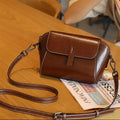 Petit sac bandoulière femme en similicuir, rabat aimanté, marron