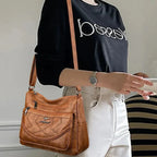 Sac bandoulière femme zippé à bouton aimanté, quatre coloris