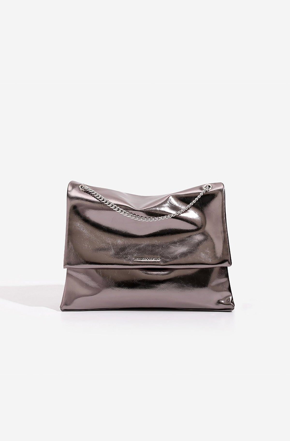 Sac bandoulière femme à rabat et longue chaîne métallique