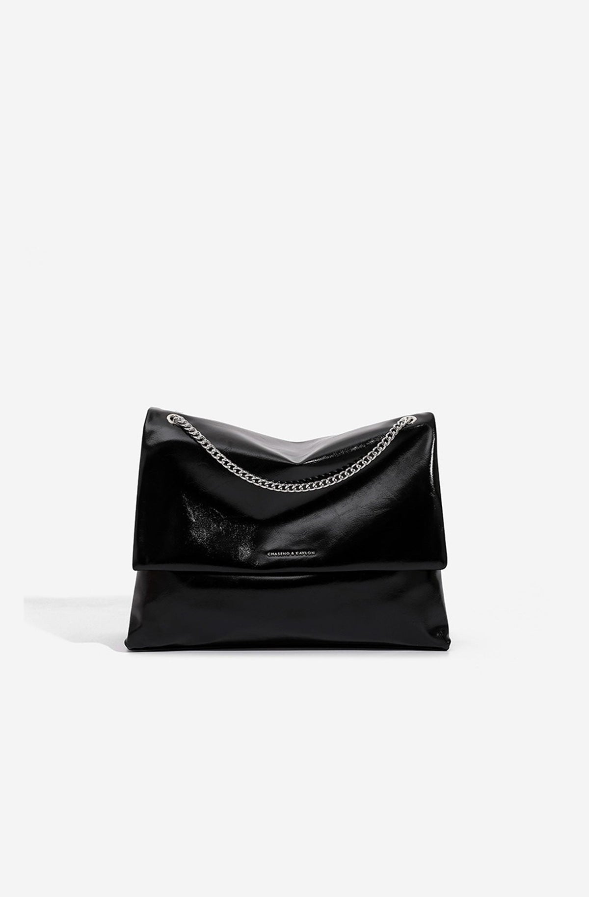 Sac bandoulière femme à rabat et longue chaîne métallique