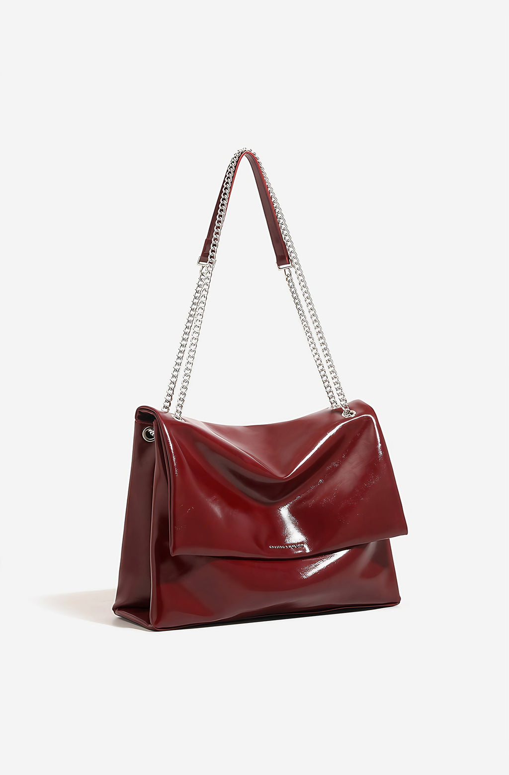 Sac bandoulière femme à rabat et longue chaîne métallique, rouge