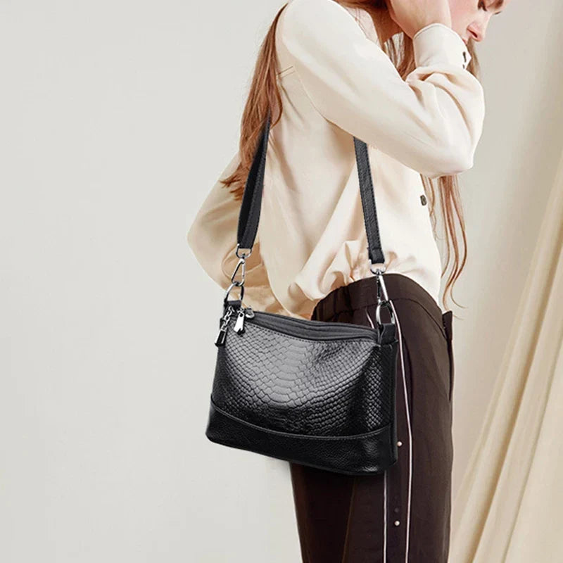 Sac bandoulière femme effet croco, trois compartiments zippés